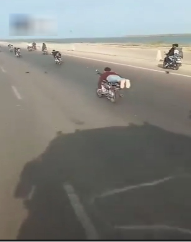 1000433871