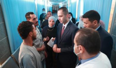 نائب وزير الصحة يتفقد مستشفى القاهرة الجديدة ويحوّل المتغيبين عن العمل للتحقيق