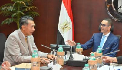 وزير الاستثمار وسفير إندونيسيا