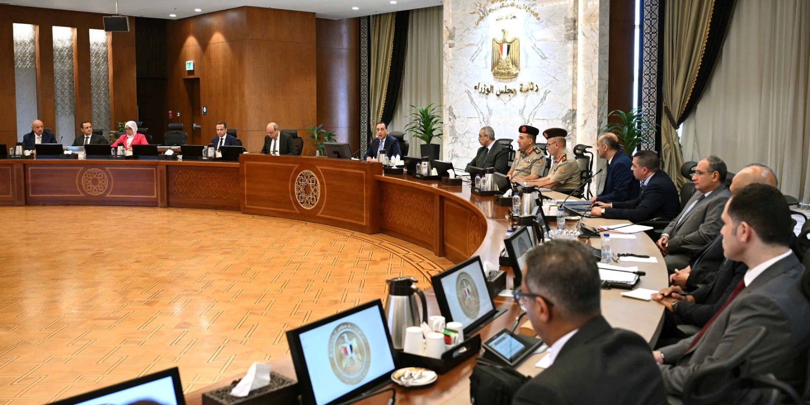 رئيس الوزراء يشدد على تحديث المطارات