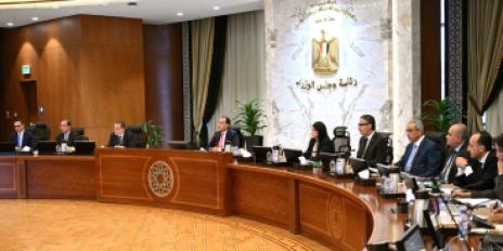 رئيس الوزراء يستعرض مع وزراء الاقتصاد التضخم والسياسات التجارية والصكوك السيادية