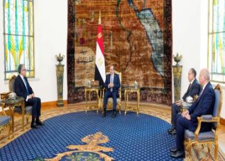 السيسي يستقبل خالد العناني