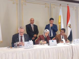 رئيسة مصلحة الضرائب خلال اللقاء