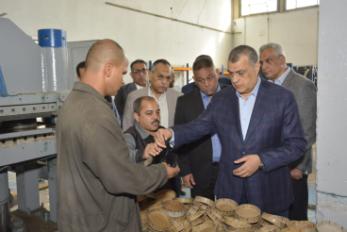 وزير الدولة للإنتاج الحربى فى مصنع 81