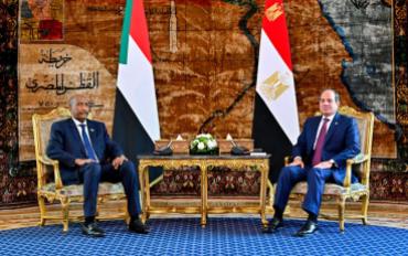 الرئيس السيسي يؤكد للبرهان دعم مصر الكامل لوحدة السودان وشرعيته