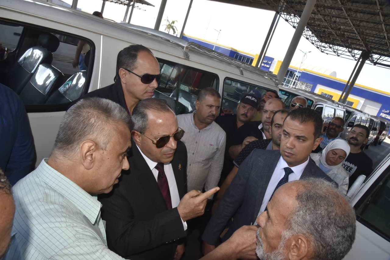محافظ بورسعيد يتابع الميناء البري