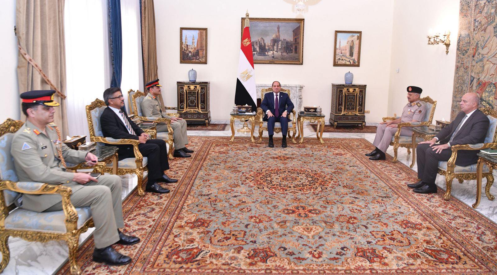 السيسي لرئيس أركان القوات البرية الباكستانية