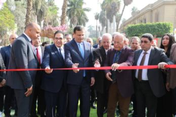 وزير الزراعة يفتتح معرض جامعة القاهرة للبساتين
