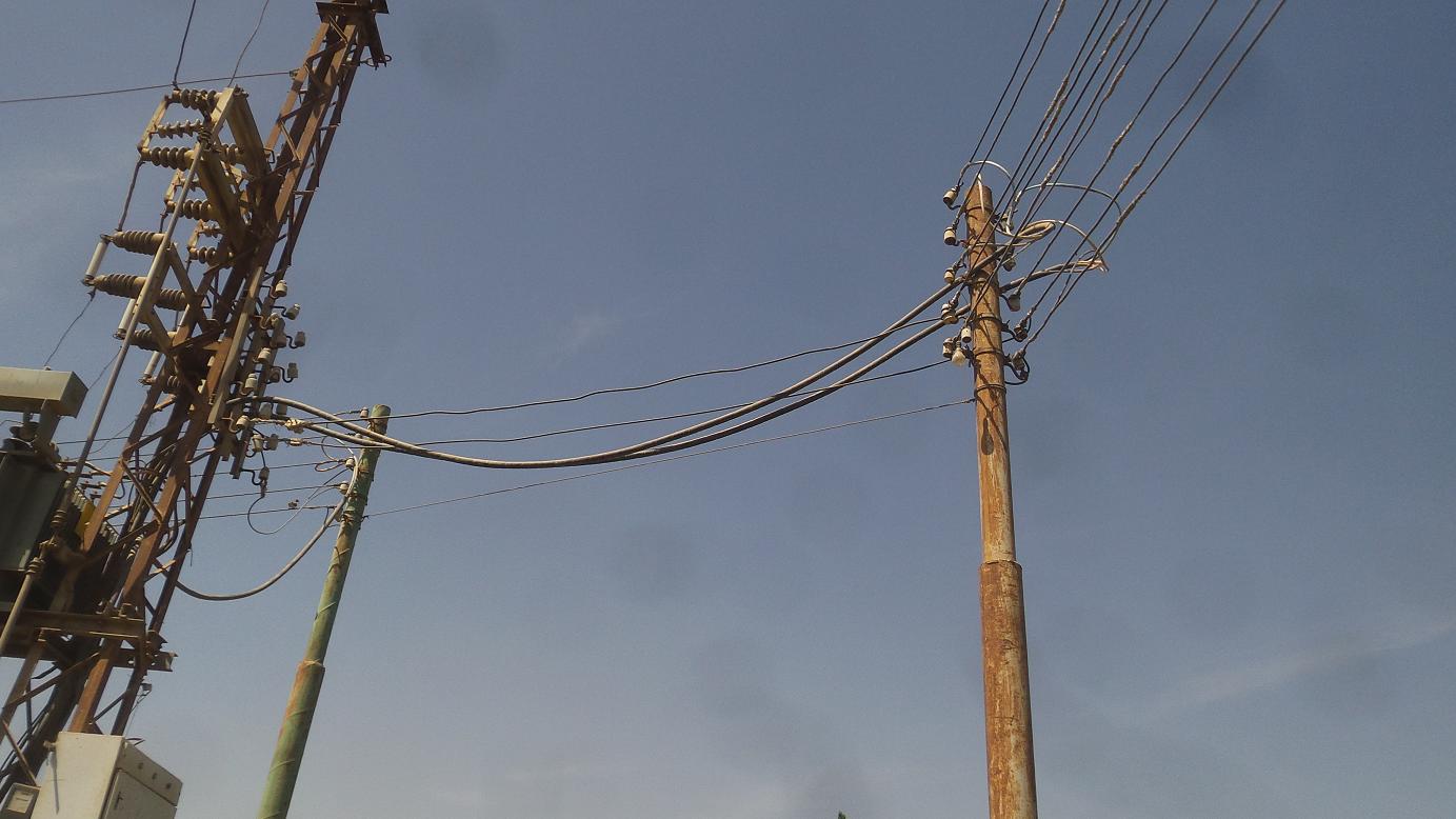اعمدة كهرباء