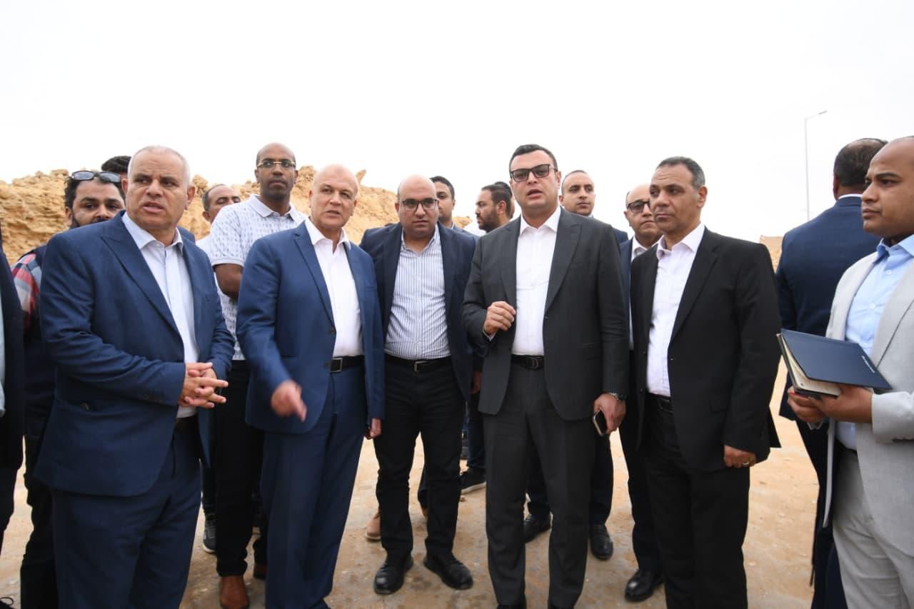 مسئولو الإسكان