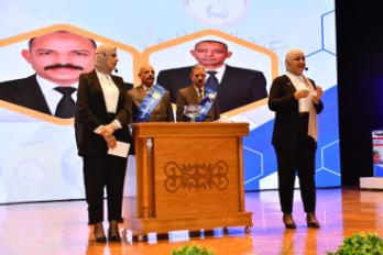 وزير الإنتاج الحربي يلتقي العاملين ويكرّم المتميزين