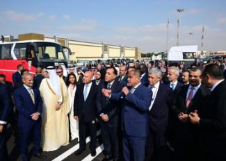 مدبولي يشهد اصطفافاً بالمعرض والمؤتمر الدولي للنقل الذكي لعدد من وسائل النقل المصنعة محليا