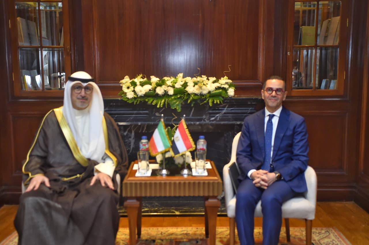 وزير الاستثمار والتجارة ونظيره الكويتي