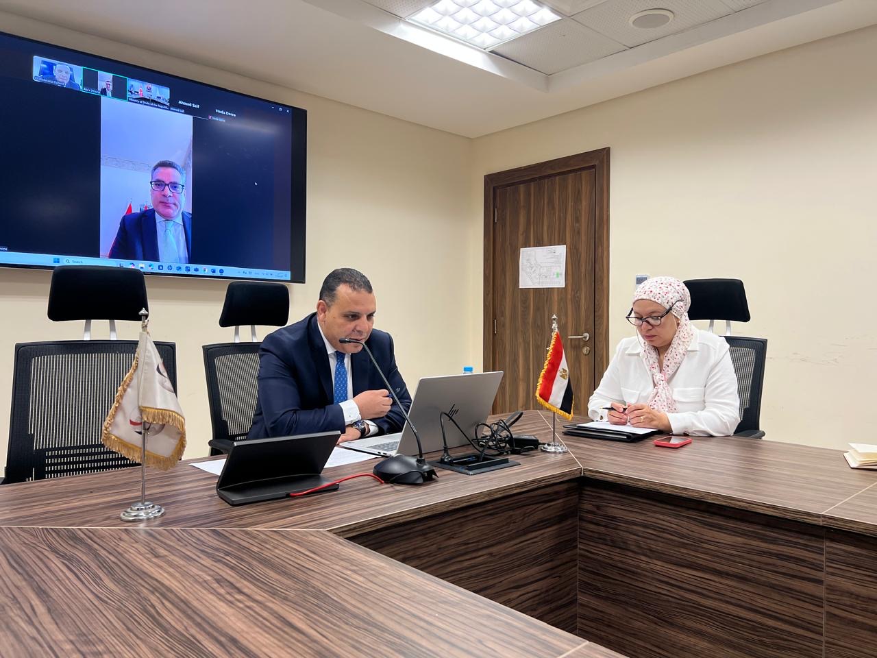 الدكتور عبد العزيز الشريف