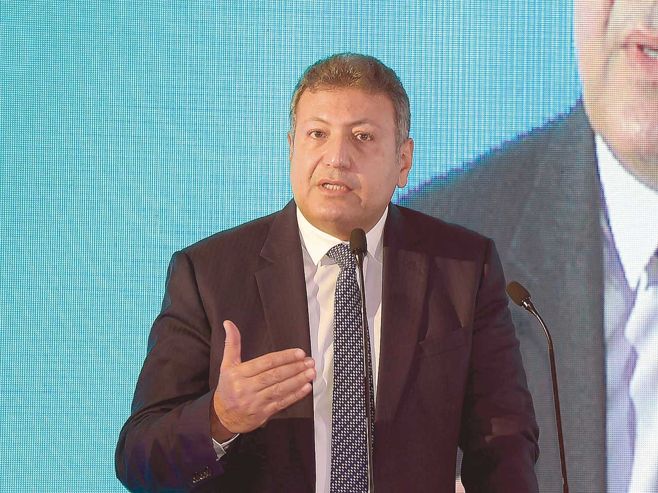 طارق شكري