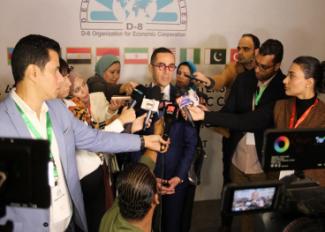 المهندس حسن الخطيب وزير الاستثمار