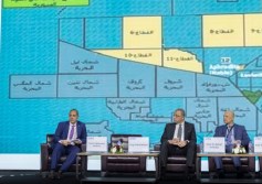 الدكتور أشرف العربي يتوسط الحضور