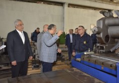 وزير الإنتاج الحربى فى مصنع 100