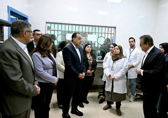 رئيس الوزراء يزور مركز «الفهميين»