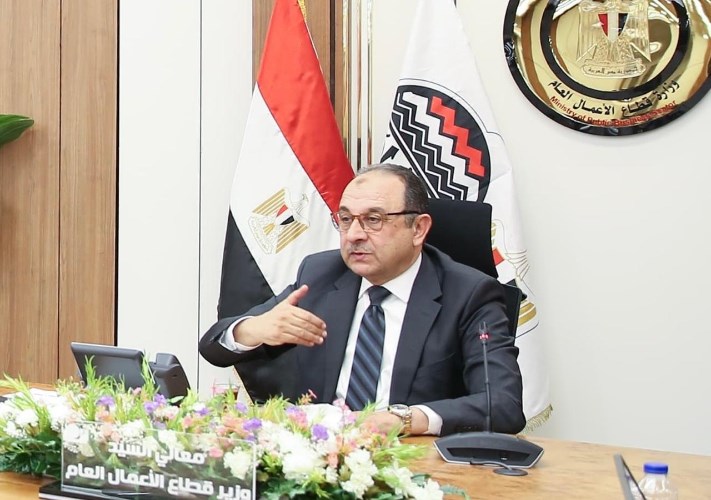 وزير قطاع الأعمال مع الصحفيين