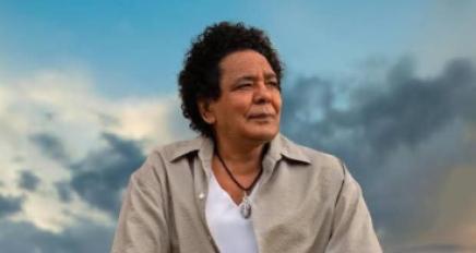 خروج الكينج محمد منير من المستشفى