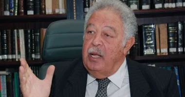 الكاتب رجائي عطية