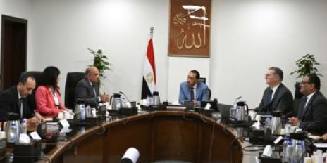 رئيس الوزراء يتابع عدة ملفات مع وزيري الكهرباء والبترول