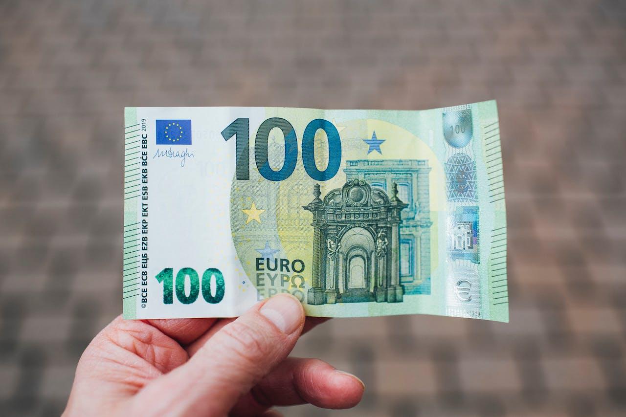 سعر اليورو اليوم الأربعاء