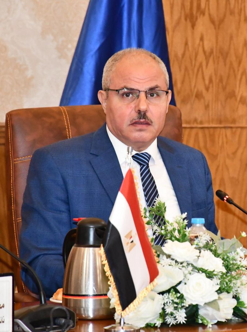 رئيس جامعة القناة