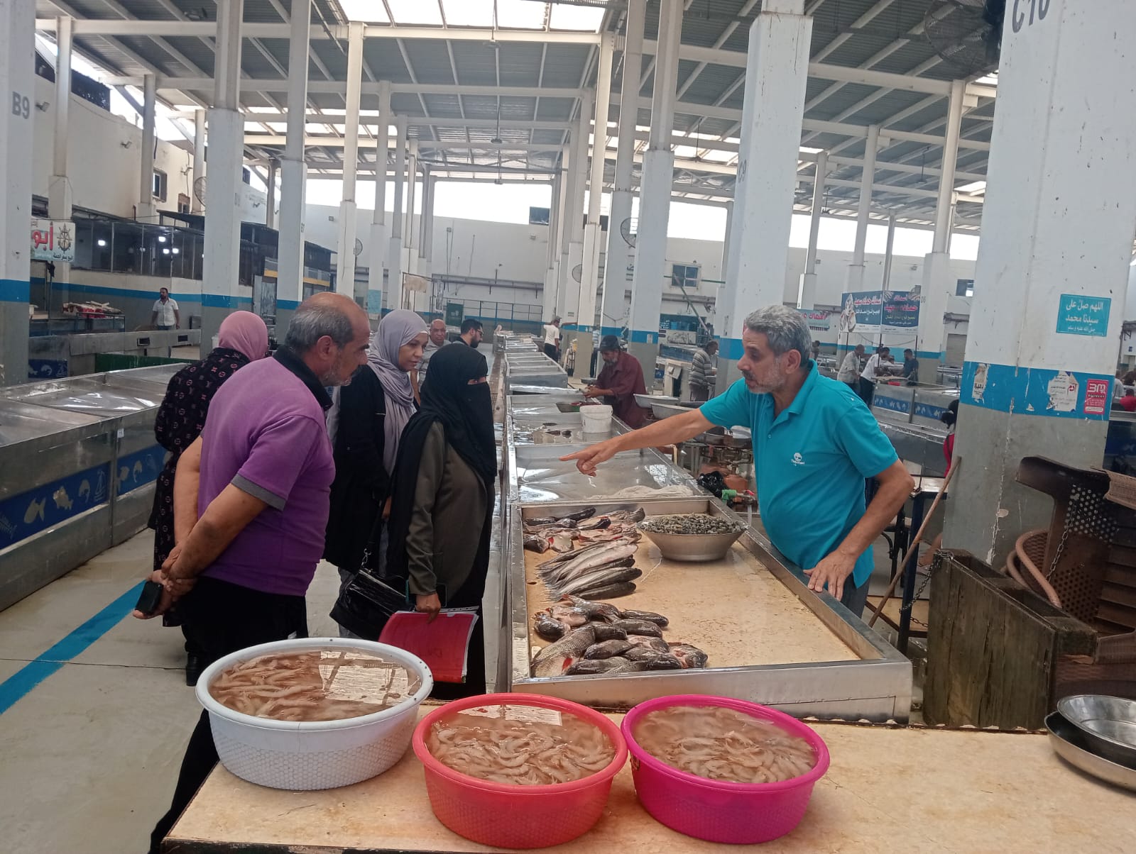 توعية بيئية  لتجار السمك
