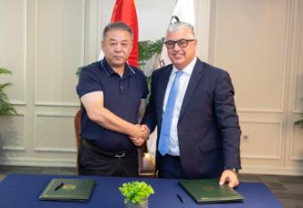 عقد استثمارات صيني