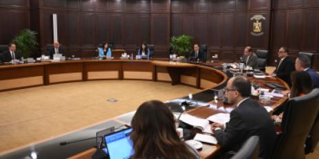 رئيس الوزراء يتابع عددا من ملفات عمل جهاز المشروعات المتوسطة والصغيرة