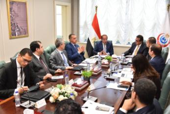 وزير الصحة مع التأمين الشامل