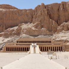 وزارة السياحة والآثار