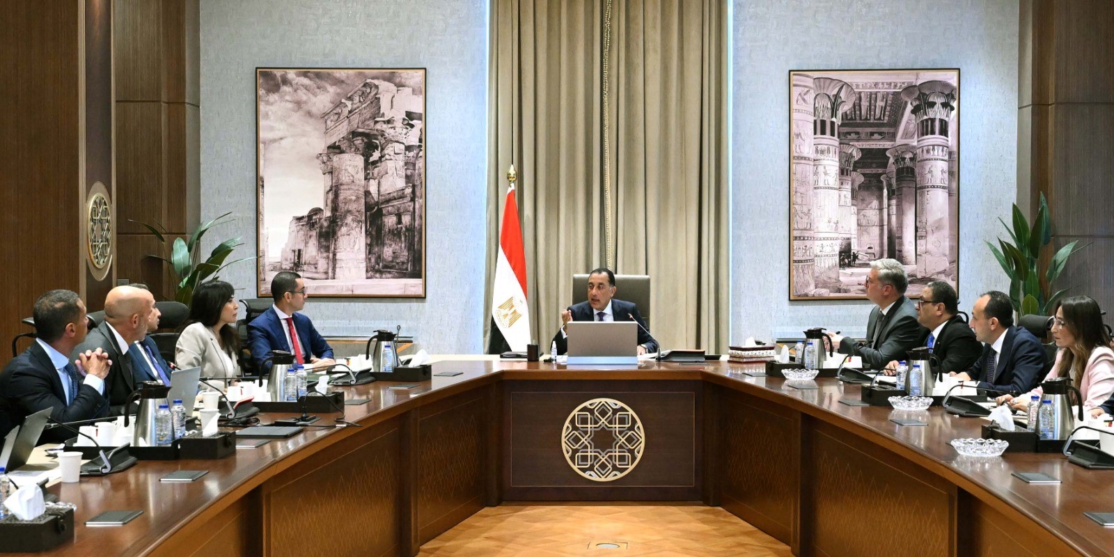 رئيس الوزراء يستعرض مشروعًا لاستغلال مواقع خام الرمال الكاولينية مع شركة «انكوم»