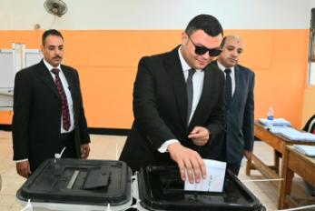 وزير الإسكان يدلي بصوته بانتخابات مجلس الشيوخ 2025