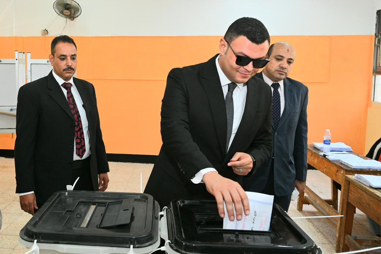 وزير الإسكان يدلي بصوته بانتخابات مجلس الشيوخ 2025