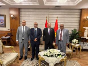 محافظ بورسعيد مع وفد شركة باراديس
