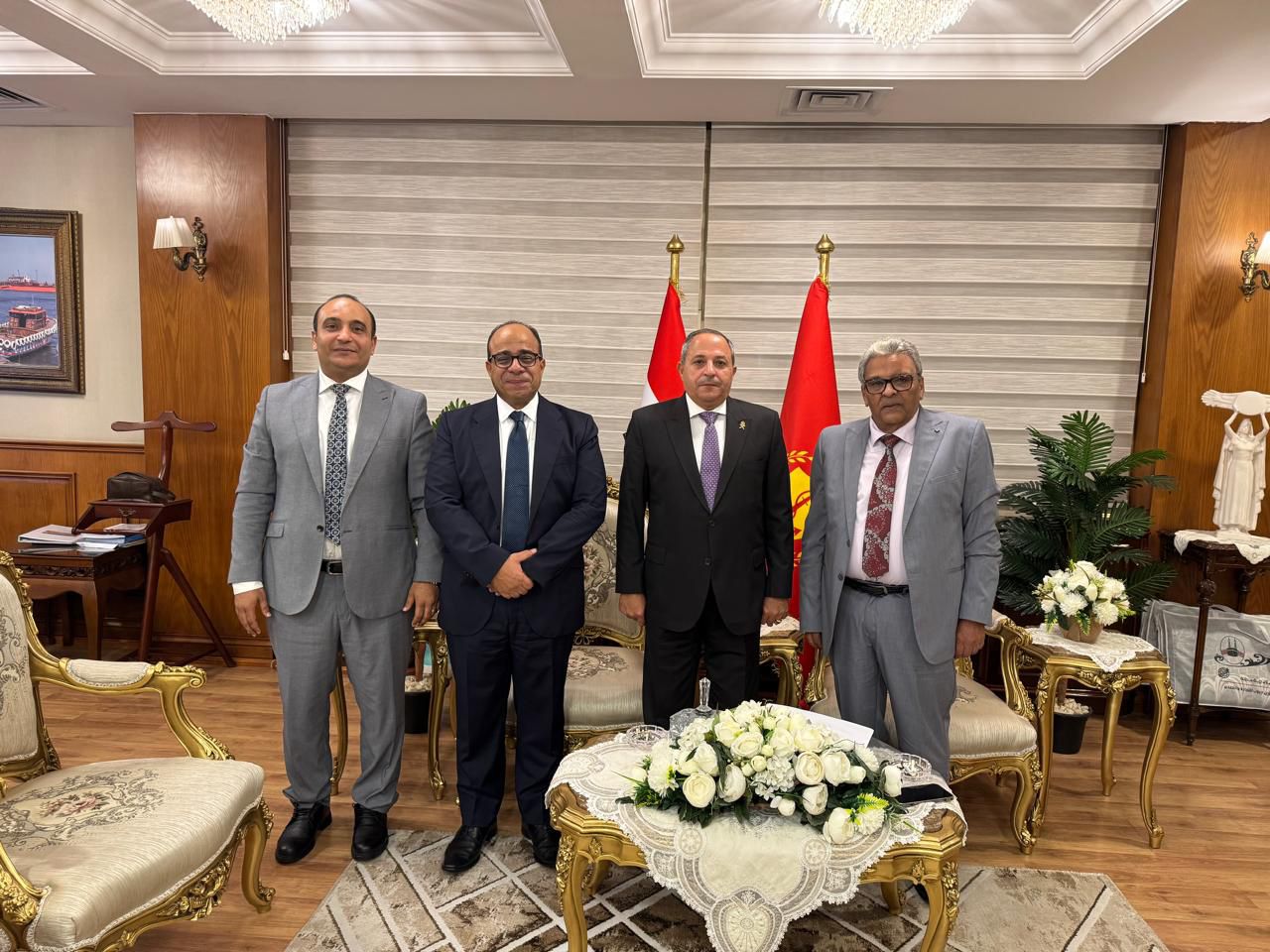محافظ بورسعيد مع وفد شركة باراديس