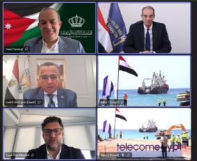 "طلعت" و"السميرات" يشهدان إنزال أول كابل بحري يربط بين مصر والأردن