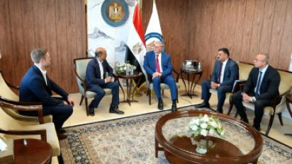 وزير البترول يلتقى قيادات irh العالمية