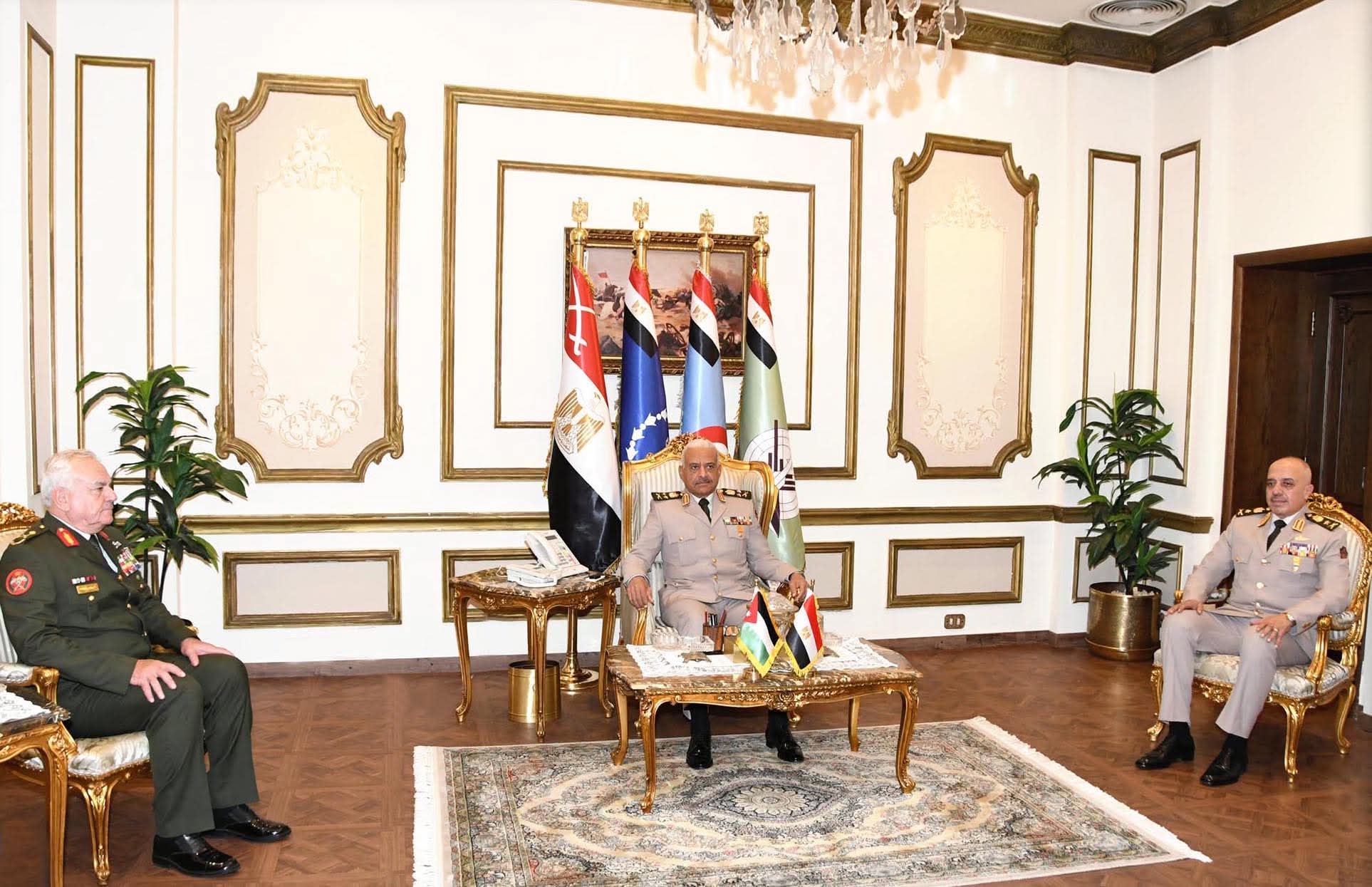 وزير الدفاع ورئيس الأركان