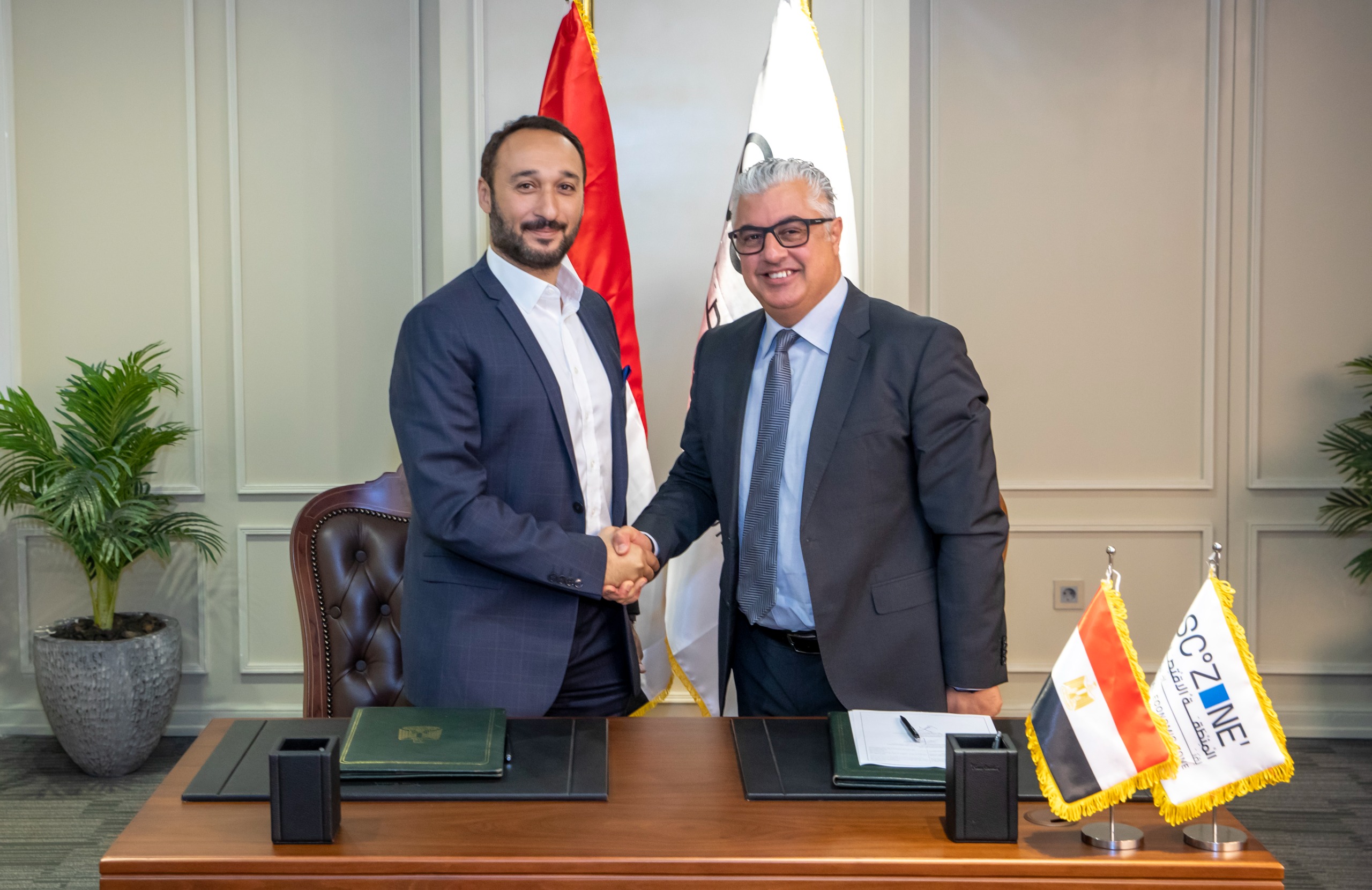المنطقة الاقتصادية توقع عقد مشروع بالقنطره غرب