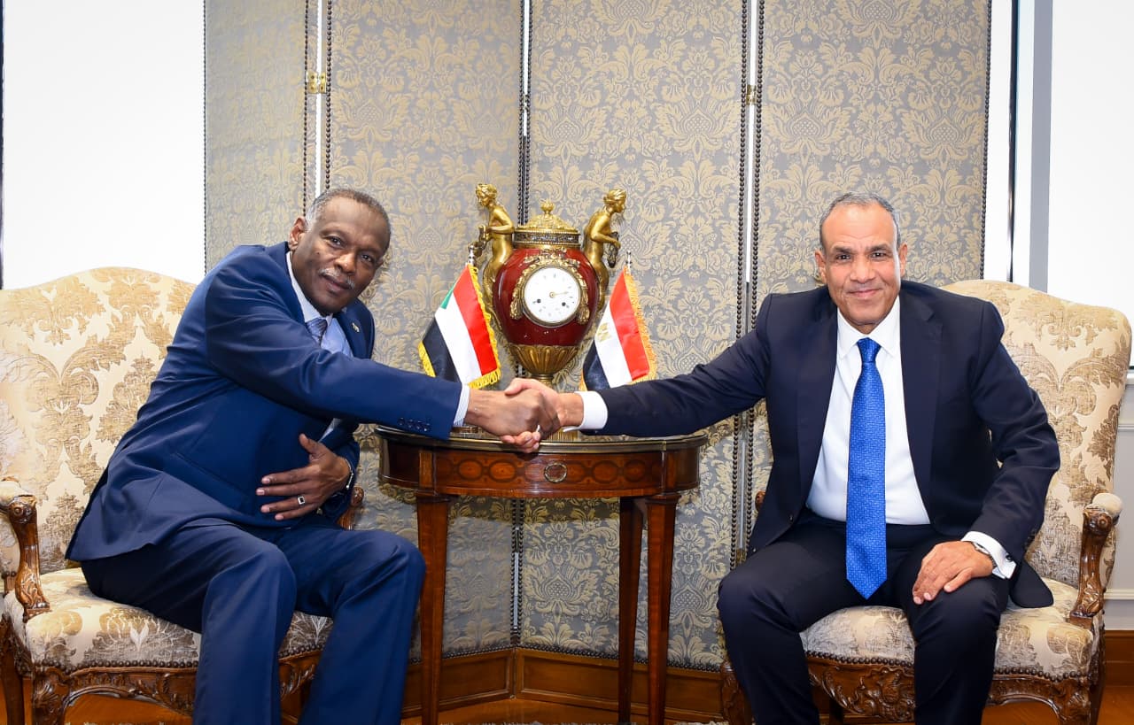 وزير الخارجية ونظيره السوداني