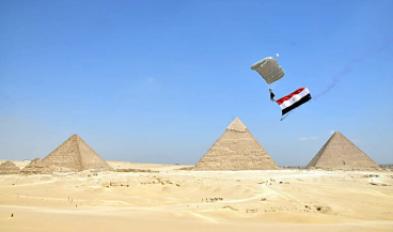 قفز بمنطقة الأهرامات