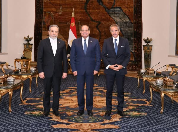 الرئيس عبد الفتاح السيسي مع عراقجي وجروسي