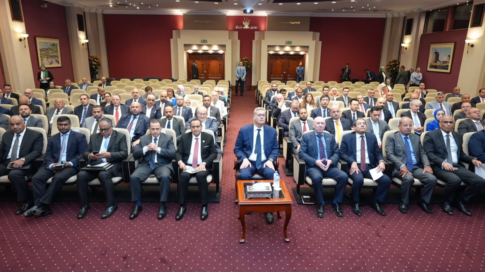 جانب من لقاء وزير البترول بالشركات