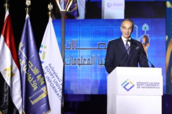 وزير الاتصالات