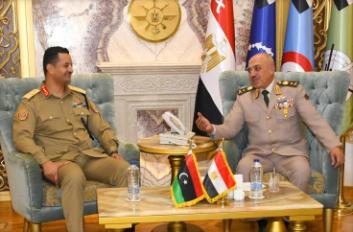 الفريق أحمد خليفة يلتقى رئيس الأركان العامة للجيش الليبى
