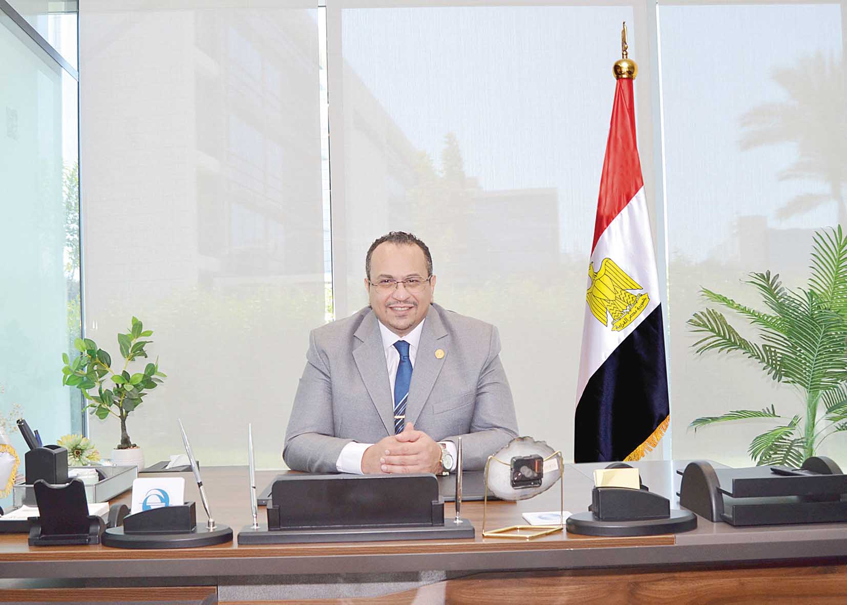 الدكتور صبرى المنشاوى مدير شركة النخبة لوساطة التأمين